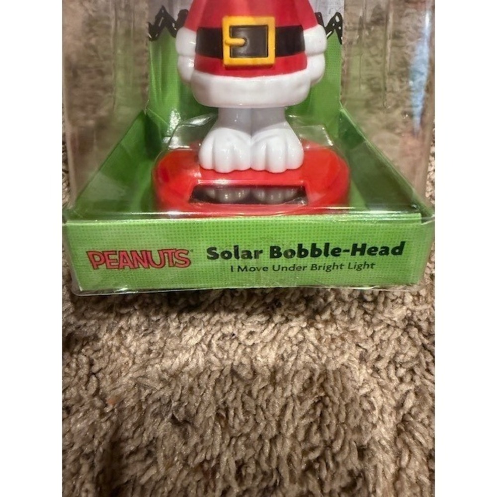 Peanuts Snoopy Christmas Solar Bobble Head I‎ Move Under Bright Light - Picture 6 of 7